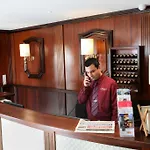 L'aragon A 50m De La Cite De ホテル