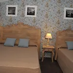 L'aragon A 50m De La Cite De ホテル 3*