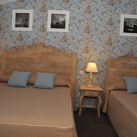 L'aragon A 50m De La Cite De ホテル 3*