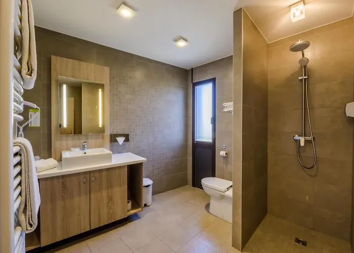 Hotel L'aragon A 50m De La Cite De 3*