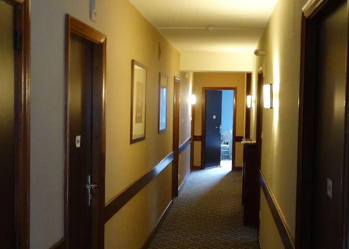 L'aragon A 50m De La Cite De Hotel 3*